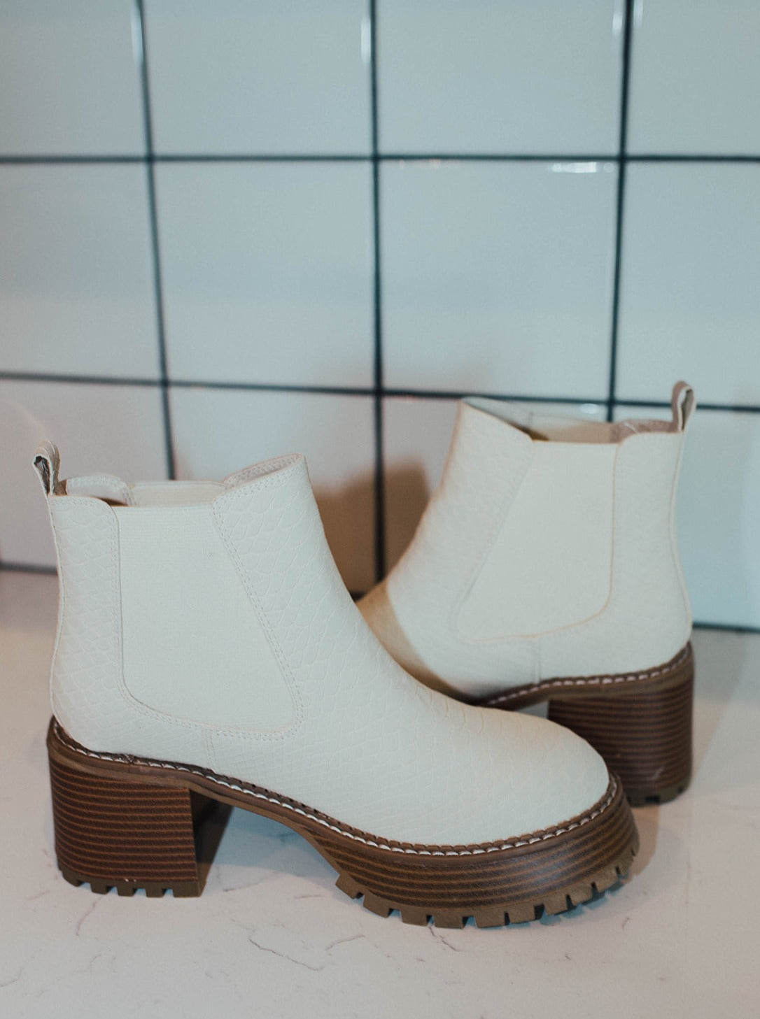 Show Stomper boots in white